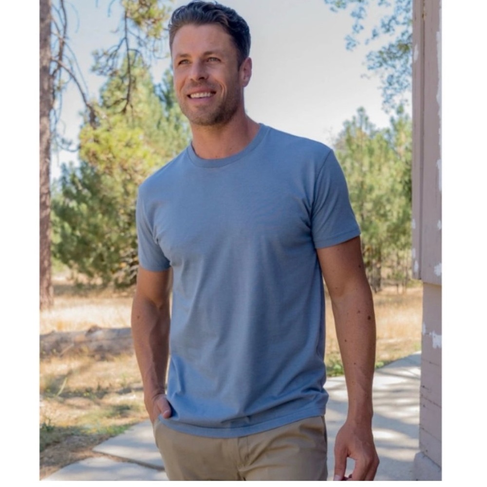 Fresh Clean Threads Men's Relaxed Easy Crewneck T-Shirt in Dusty Blue Sz XLT